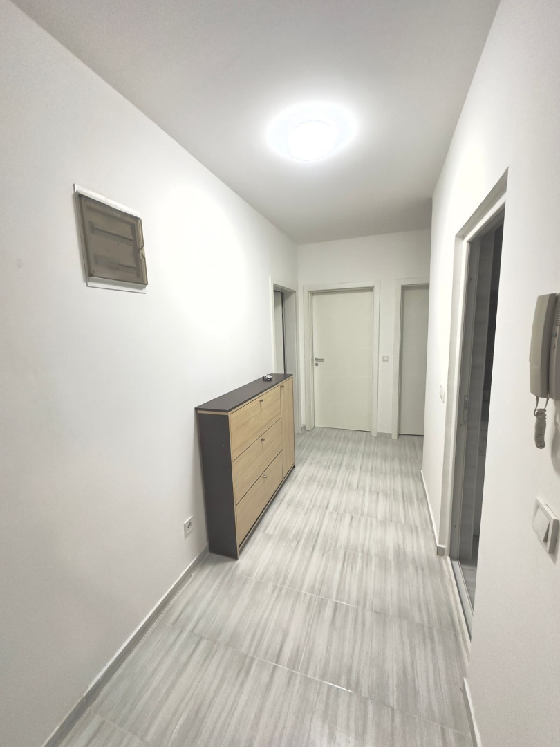 Banesë me qira 2+1 në Fushë Kosovë banesë/apartment në Prishtinë