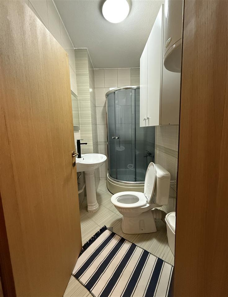 Banesë me qira 2+1 në Qendër banesë/apartment në Prishtinë