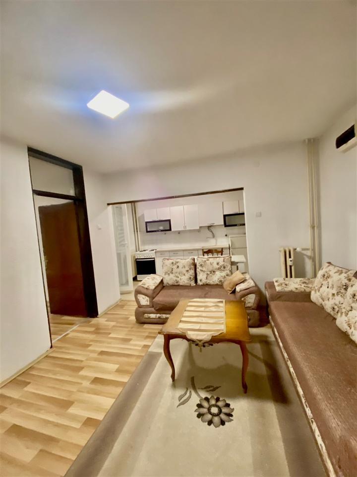 Banesë me qira 3+1 në Qendër banesë/apartment në Prishtinë