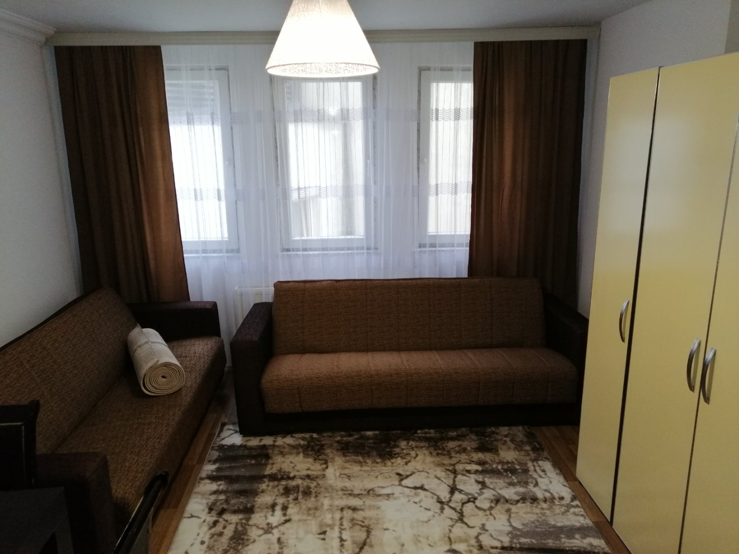 Banesë me qira 1+1 në Qendër banesë/apartment në Prishtinë