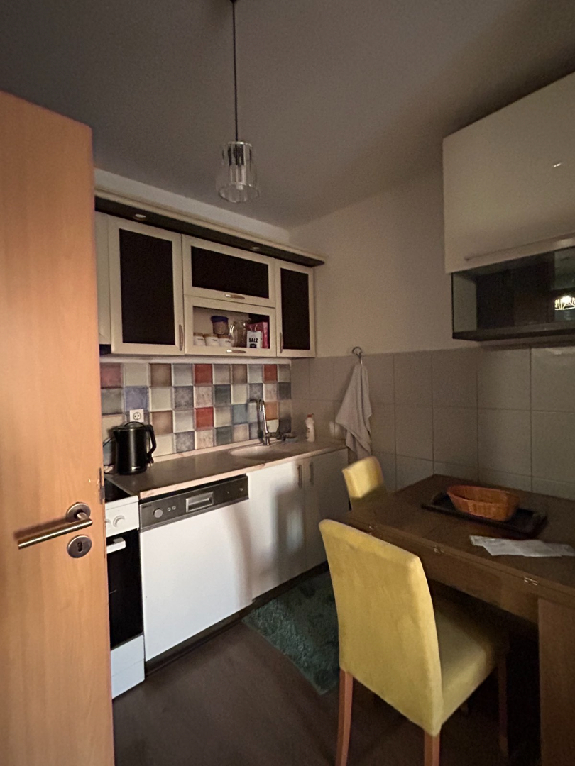 Banesë me qira 2+1 në Rrugën B banesë/apartment në Rruga B