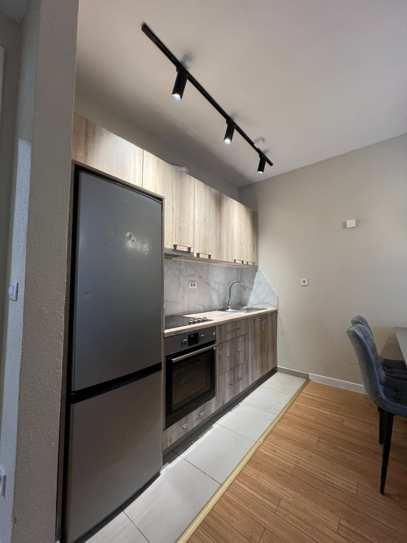 Banesë me qira 1+1 në Rrugën B banesë/apartment në Rruga B