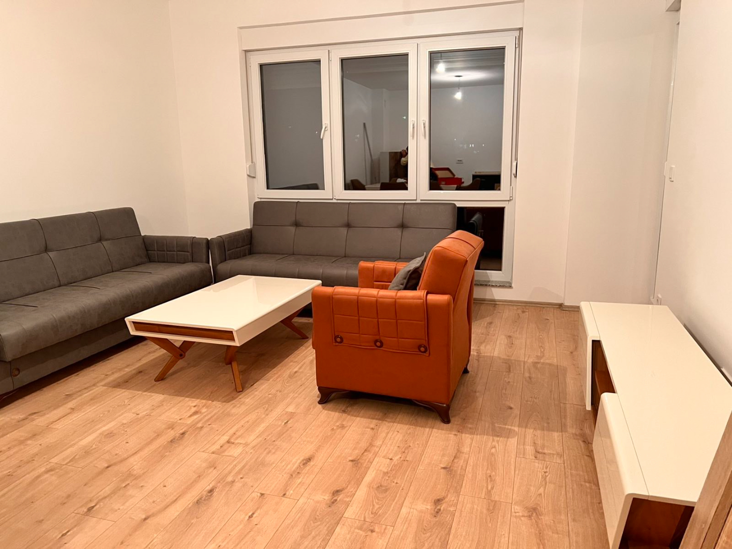 Banesë me qira 2+1 në Lagjen Prishtina e Re banesë/apartment në Prishtinë