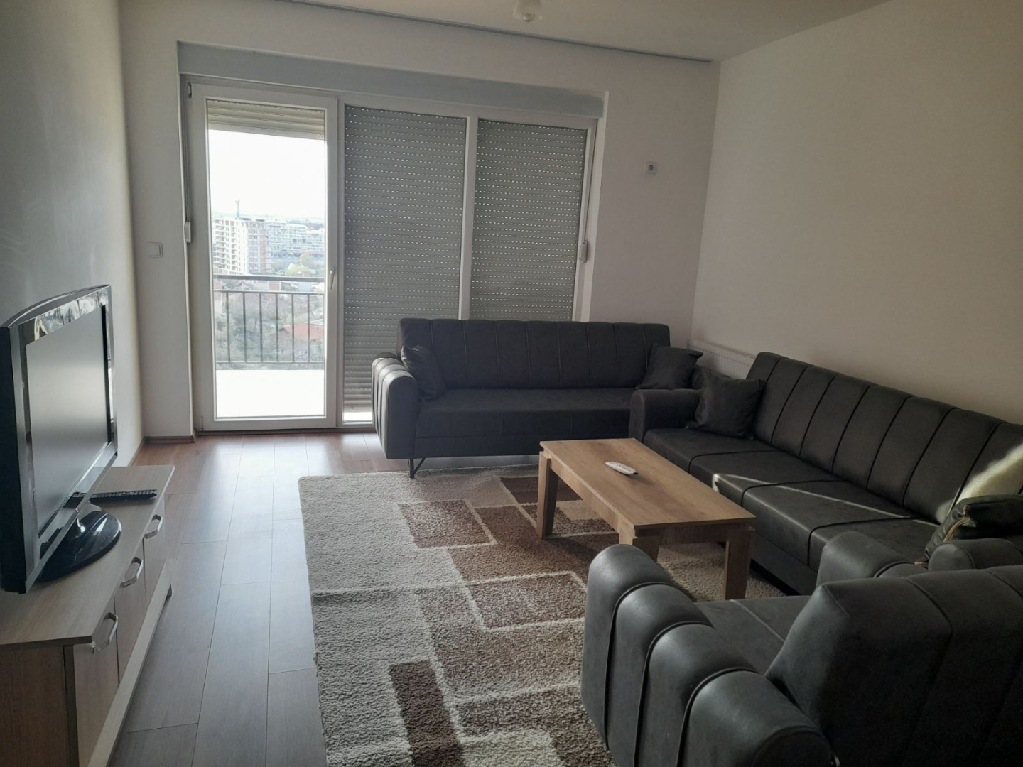 Banesë me qira 3+1 në Lagjen Prishtina e Re banesë/apartment në Prishtinë
