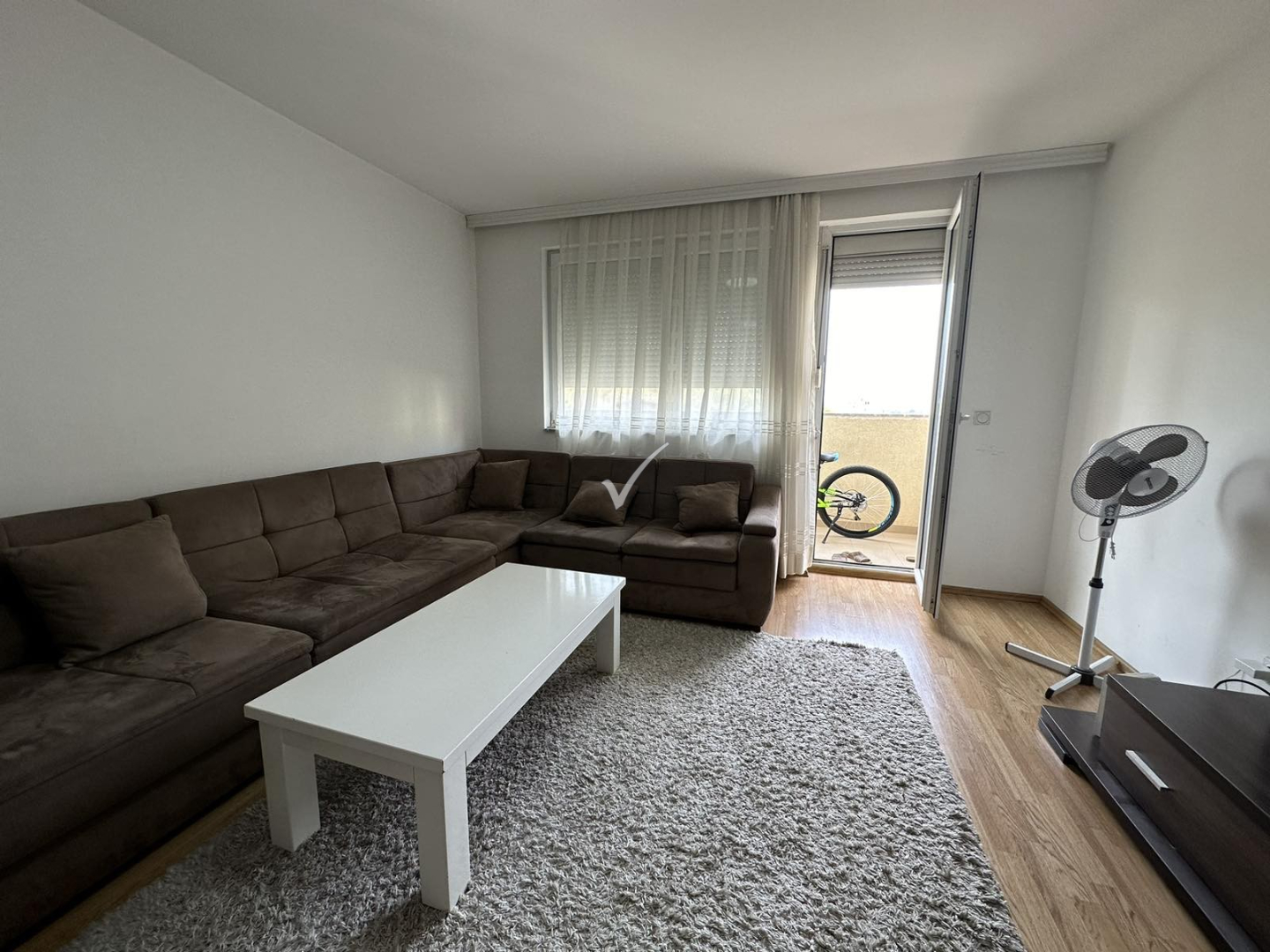 Banesë me qira 1+1 në Kalabri (Emshir) banesë/apartment në Prishtinë