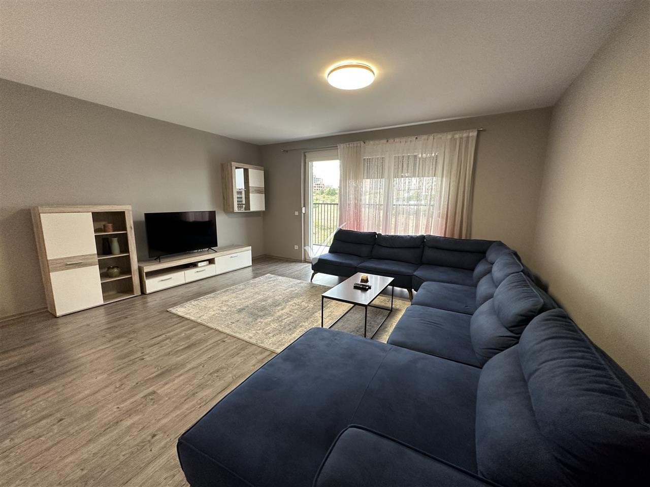 Banesë me qira 3+1 në Lagjen Prishtina e Re banesë/apartment në Prishtinë