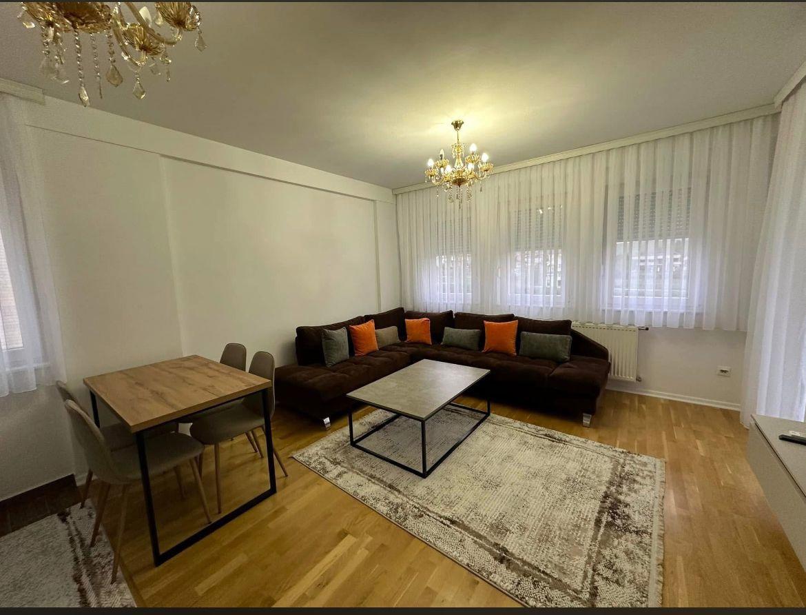 Banesë me qira 2+1 në Rrugën C banesë/apartment në Prishtinë