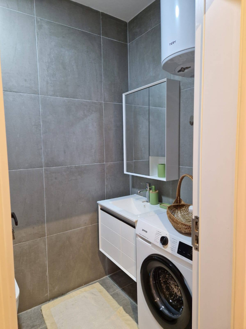 Banesë me qira 1+1 në Rrugën C banesë/apartment në Prishtinë