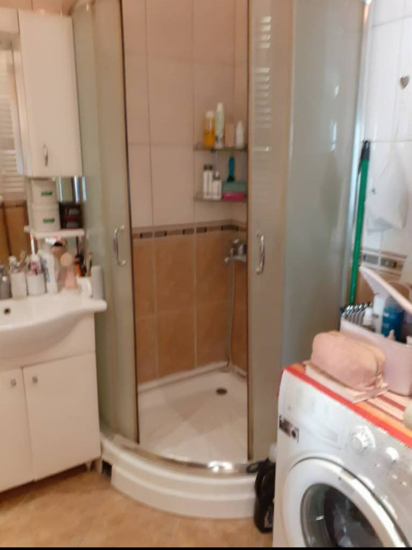 Banesë (Gasonjere) në Shitje në Bregun e Diellit banesë/apartment në Prishtinë