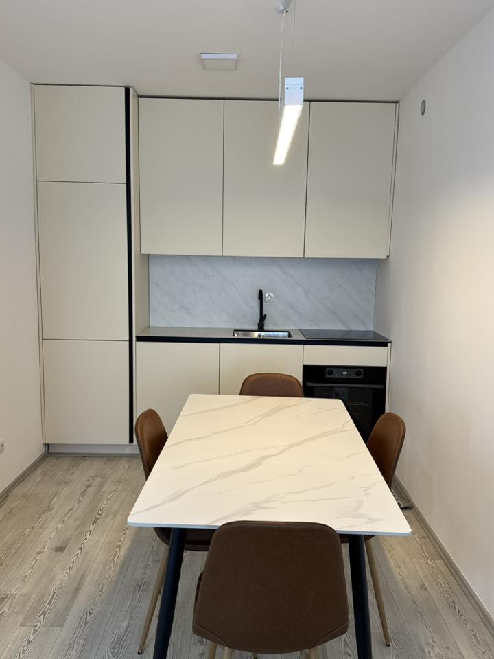 Banesë me qira 1+1 në Rrugën C banesë/apartment në Prishtinë