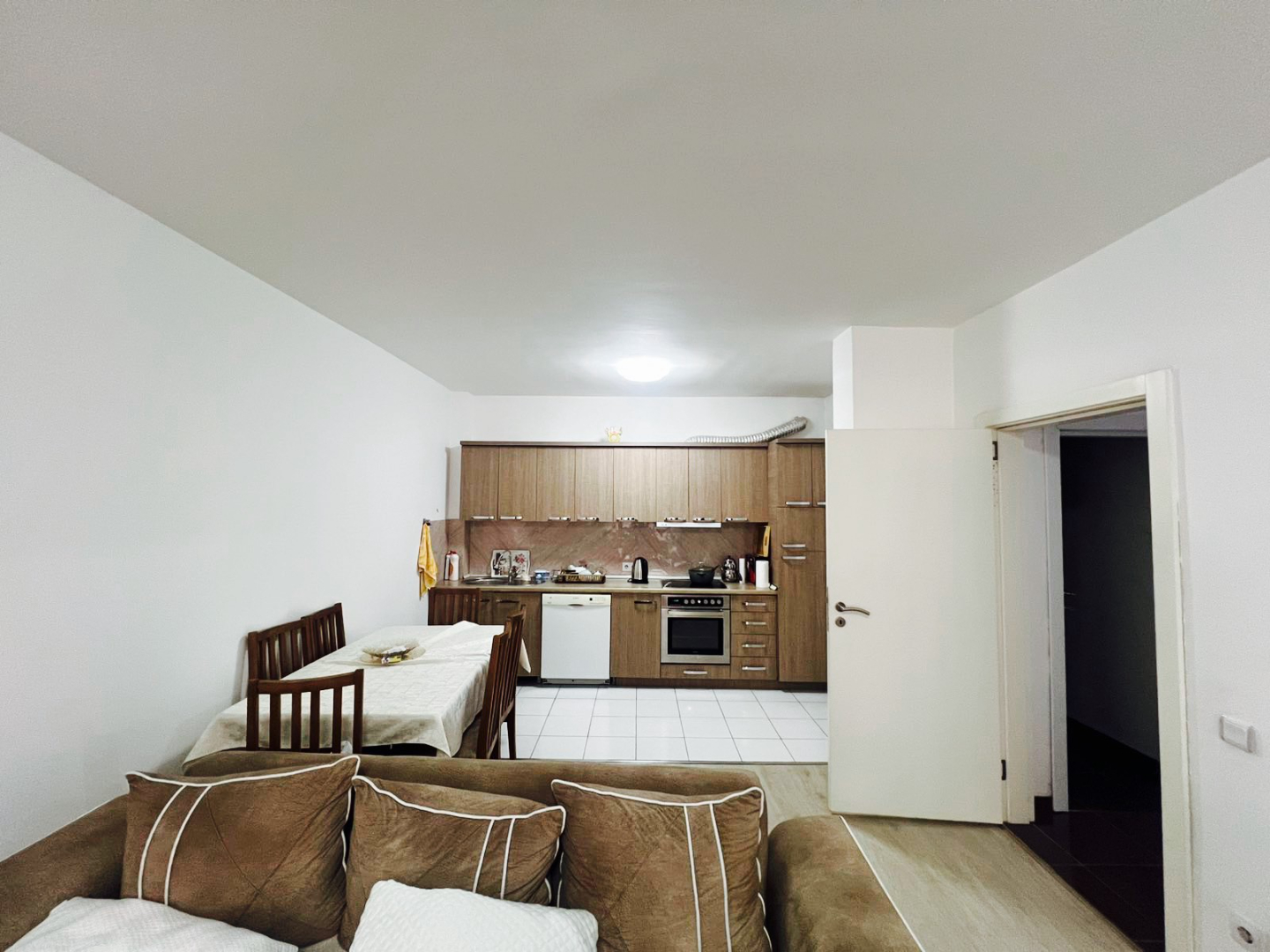 Banesë me qira 2+1 në Fushë Kosovë banesë/apartment në Fushë Kosovë