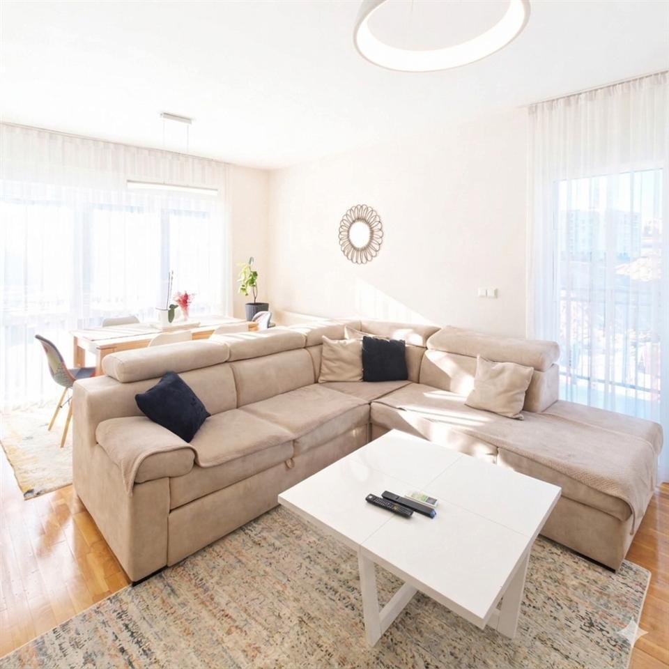 Banesë me qira 2+1 në Rrugën C banesë/apartment në Prishtinë