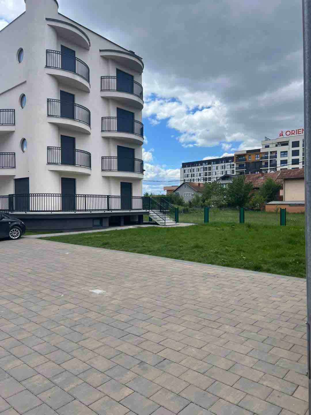 OBJEKT ME QIRA AFER BAU MARKETIT objekt në Fushë Kosovë