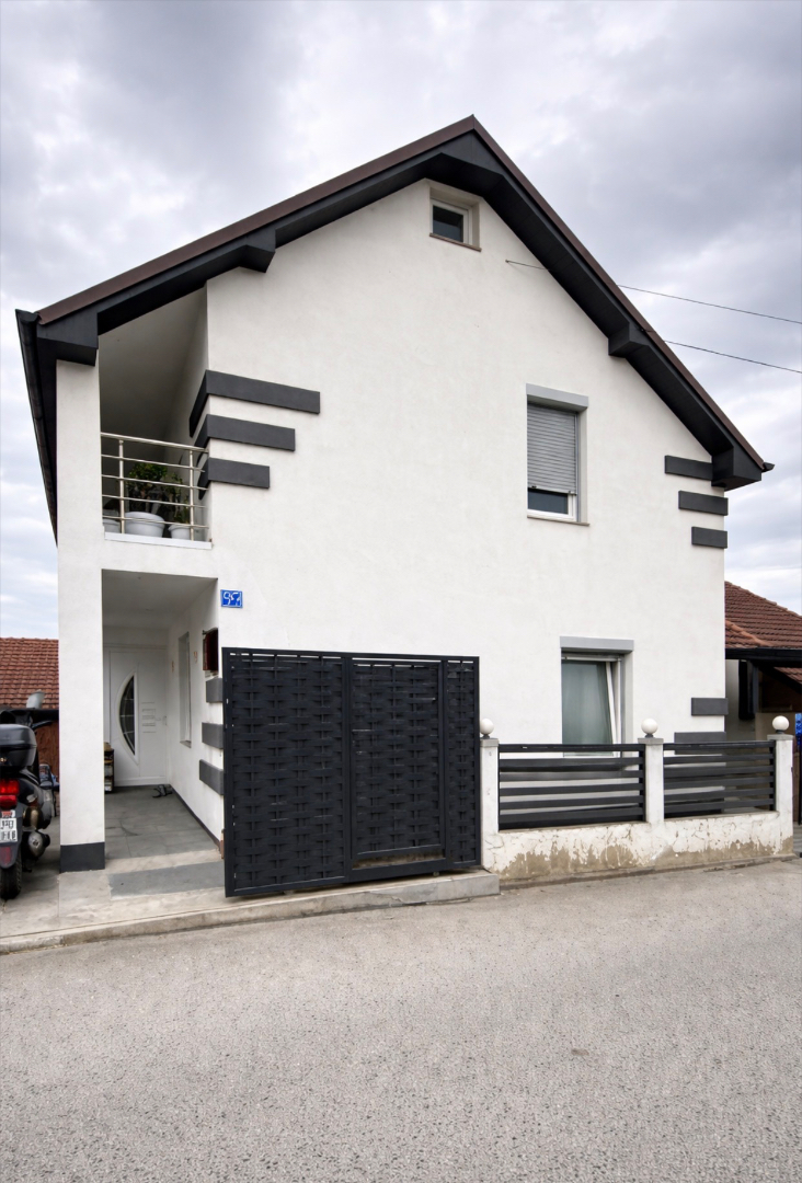 Shitet Shtepia e re dhe mobliuar ne lagjen Arberia, Gjilan shtëpi në Gjilan