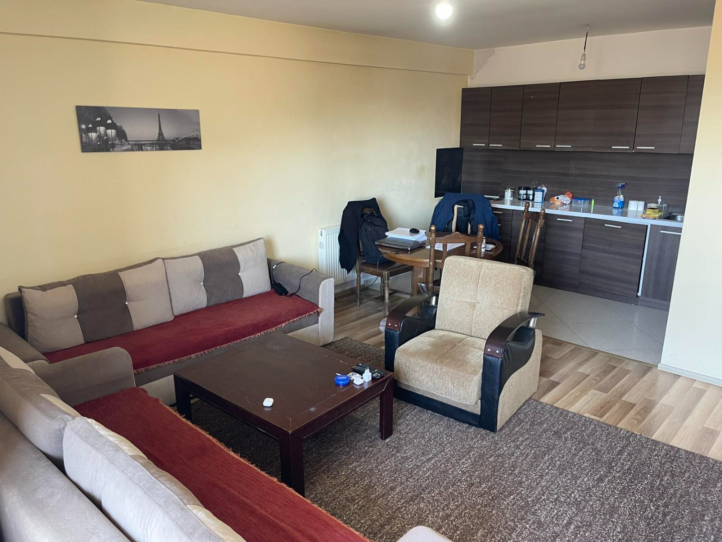 Banesë me qira 2+1 në Rrugën B banesë/apartment në Prishtinë