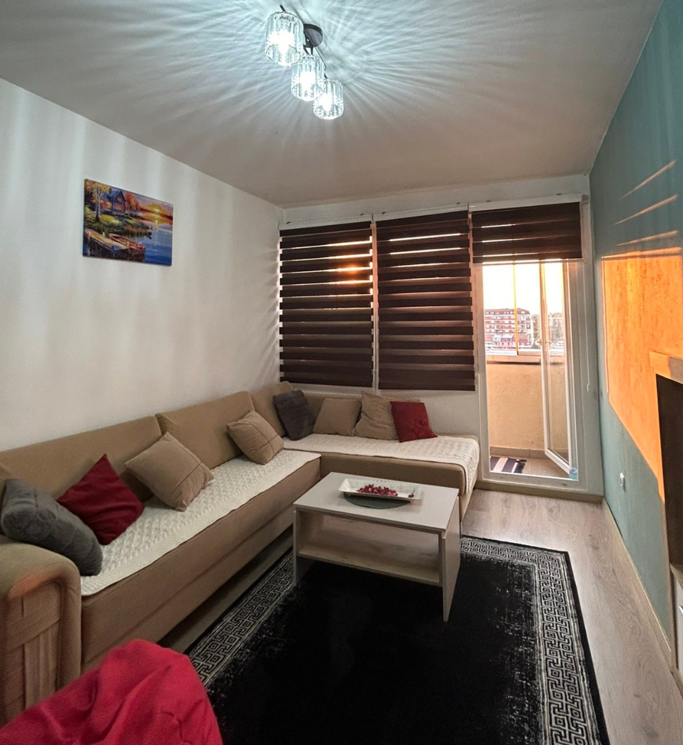 Banesë me qira 2+1 në Rrugën B banesë/apartment në Prishtinë