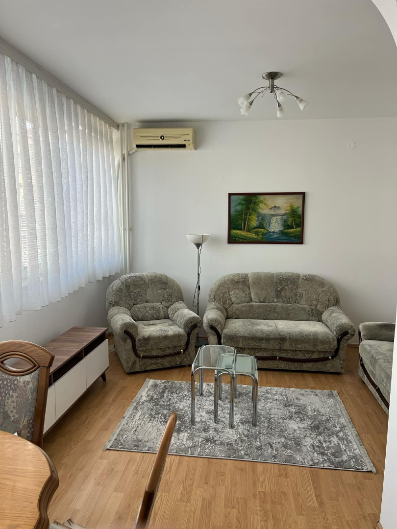 Banesë me qira 2+1 në Qendër banesë/apartment në Prishtinë