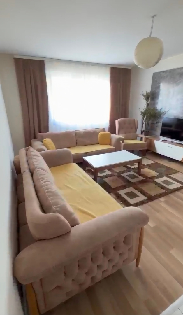 Banesë me qira 2+1 në Rrugën B banesë/apartment në Prishtinë