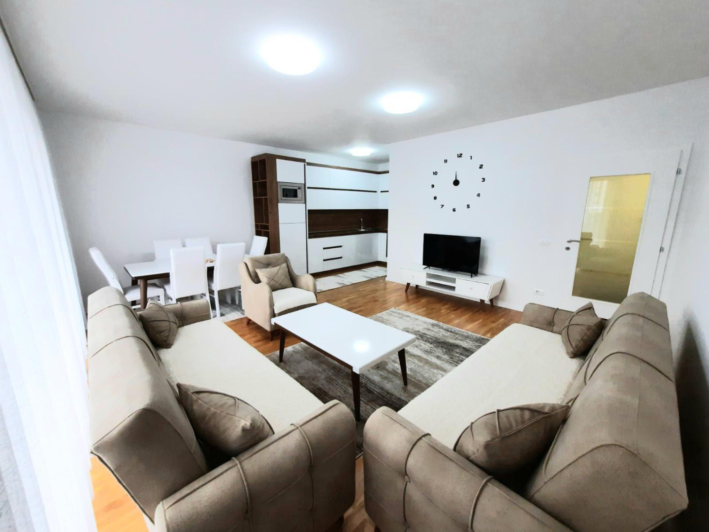 Banesë me qira 2+1 në Lagjen Prishtina e Re banesë/apartment në Prishtinë