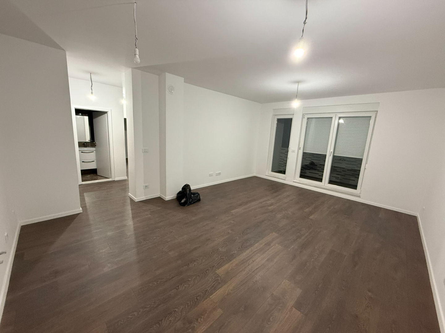 Banesë (Zyrë) me qira në Matin 1 banesë/apartment në Prishtinë
