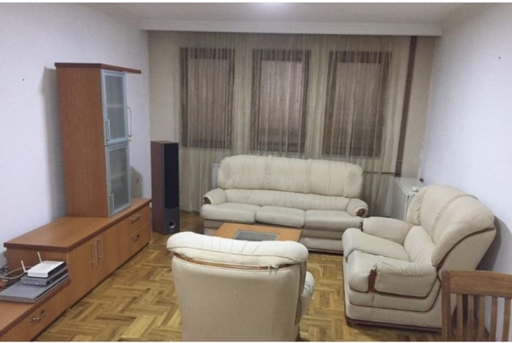 Banesë me qira 2+1 në Qendër banesë/apartment në Prishtinë