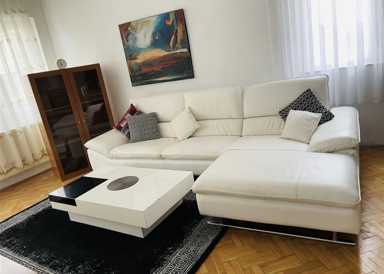 Shitet banesa te salla 1 Tetori banesë/apartment në Prishtinë
