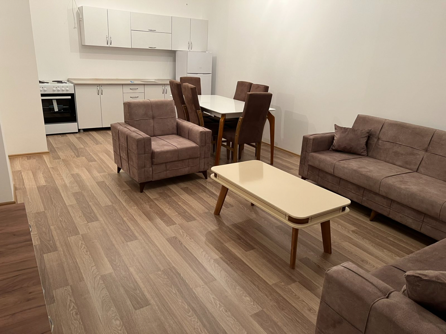 Banesë me qira 2+1 në Fushë Kosovë banesë/apartment në Prishtinë