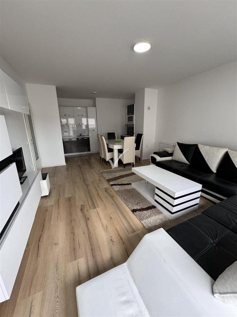 Banesë me qira 1+1 në Rrugën C banesë/apartment në Rruga B