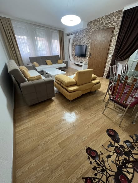 Banesë me qira 1+1 në Qendër banesë/apartment në Prishtinë