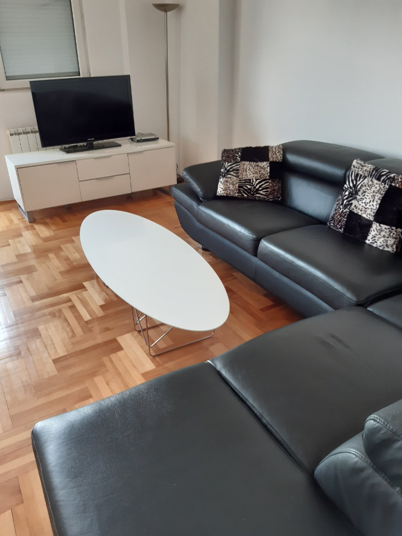 Banesë me qira 2+1 në Matin 1 banesë/apartment në Mati 1
