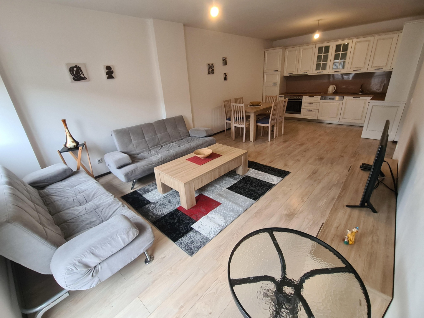 Banesë me qira 2+1 në Rrugën B banesë/apartment në Rruga B
