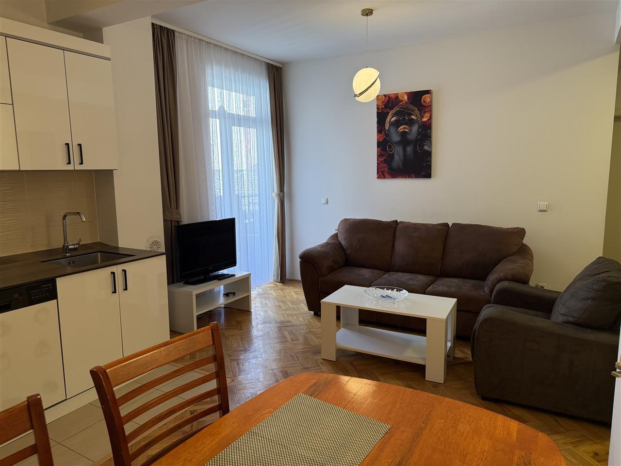 Banesë me qira 1+1 në Qendër banesë/apartment në Prishtinë