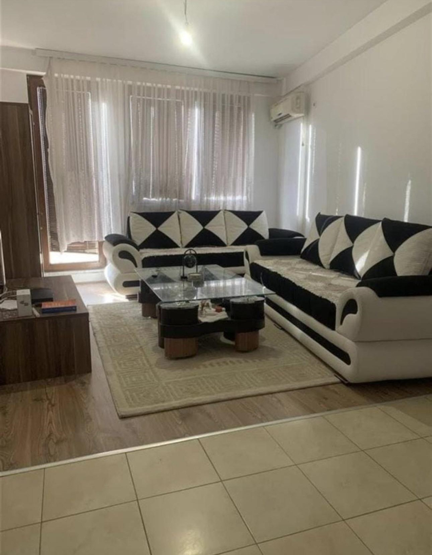 Banesë me qira 1+1 në Qendër banesë/apartment në Prishtinë