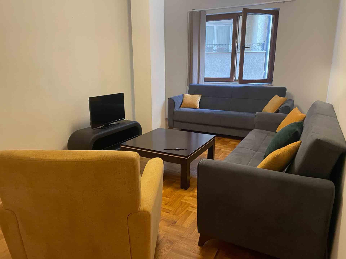 Banesë me qira 1+1 në Qendër banesë/apartment në Prishtinë