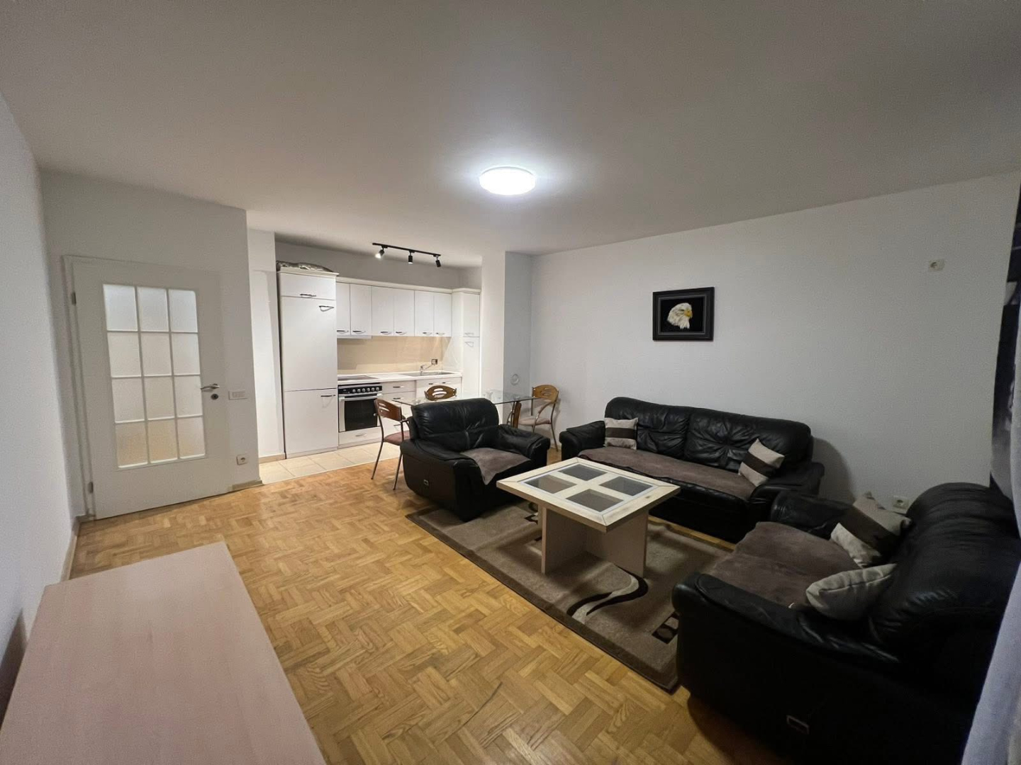 Banesë me qira 1+1 në Kalabri (Emshir) banesë/apartment në Prishtinë
