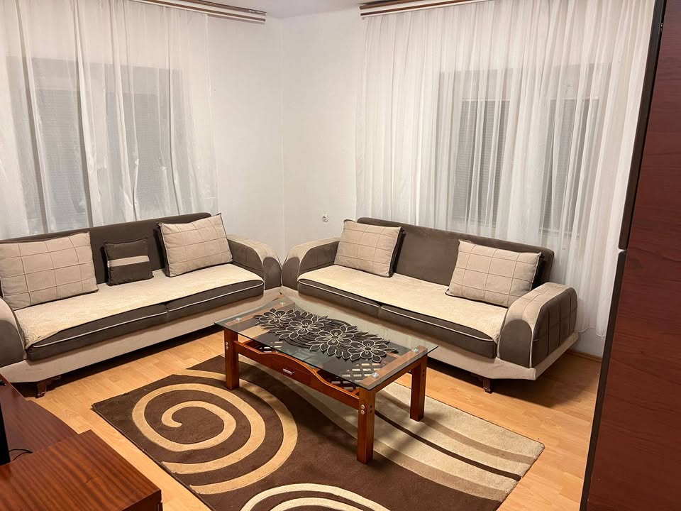 Banesë me qira 1+1 në Qendër banesë/apartment në Prishtinë