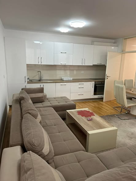 Banesë me qira 1+1 në Rrugën B banesë/apartment në Prishtinë