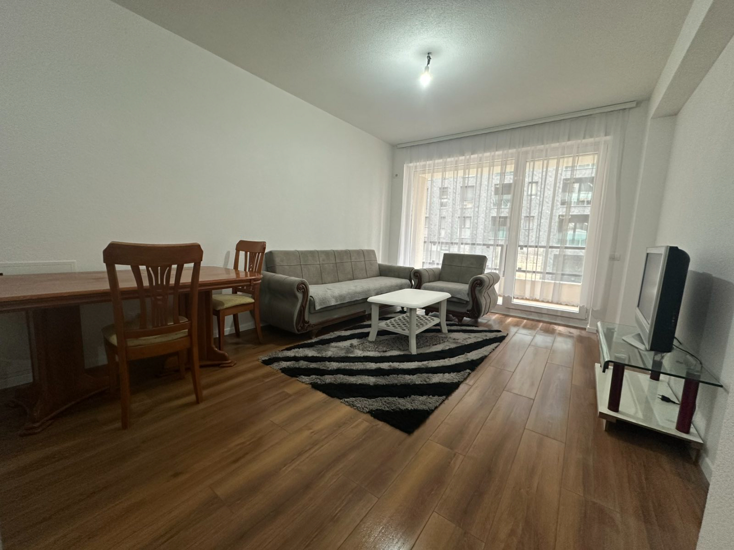 Banesë me qira 1+1 në Rrugën C banesë/apartment në Rruga B