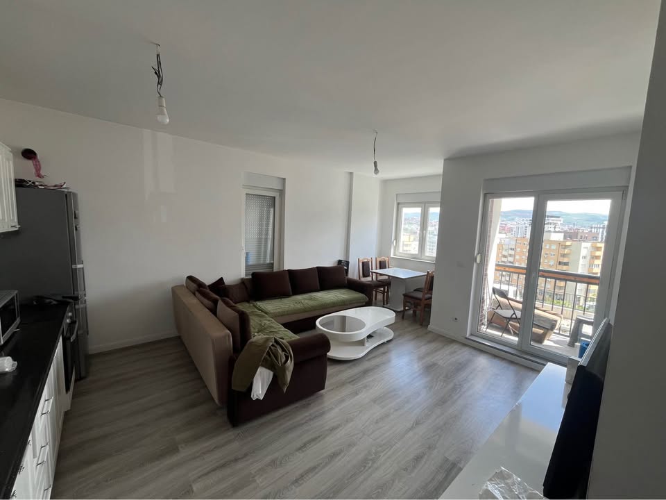 Banesë me qira 1+1 në Kalabri (Emshir) banesë/apartment në Prishtinë