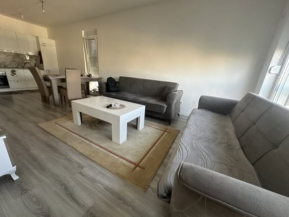 Banesë me qira 2+1 në Kalabri (Emshir) banesë/apartment në Prishtinë