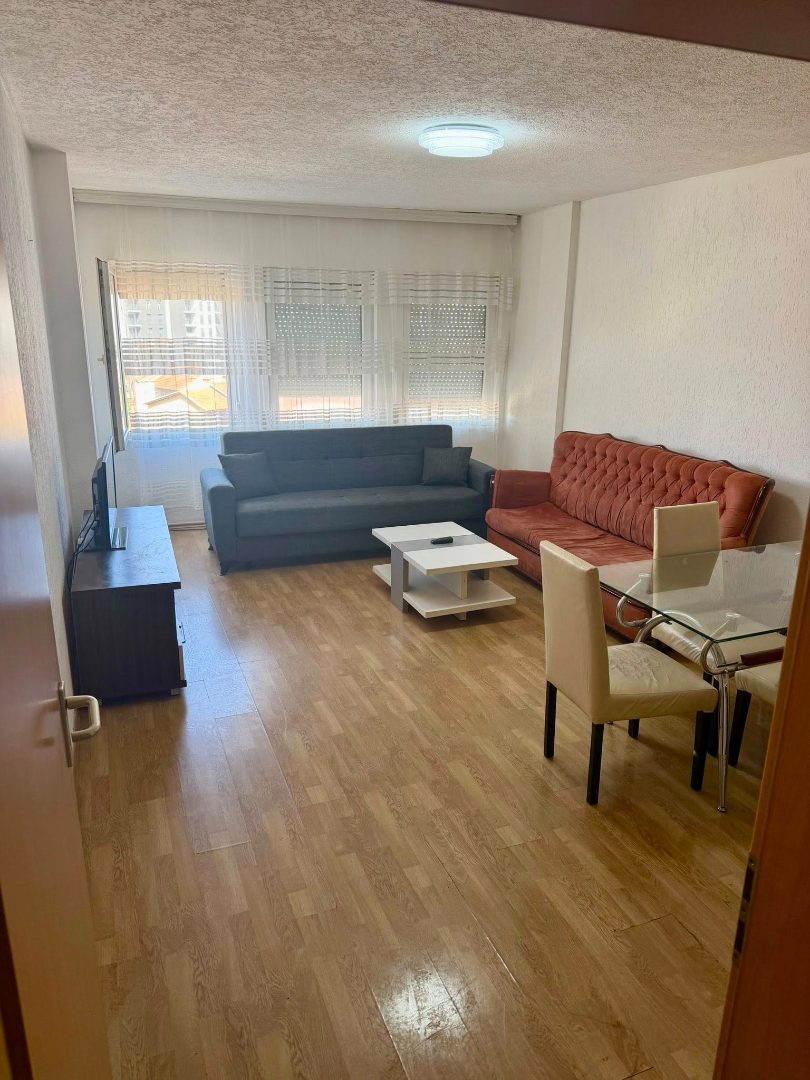 Banesë me qira 2+1 në Tophane banesë/apartment në Prishtinë