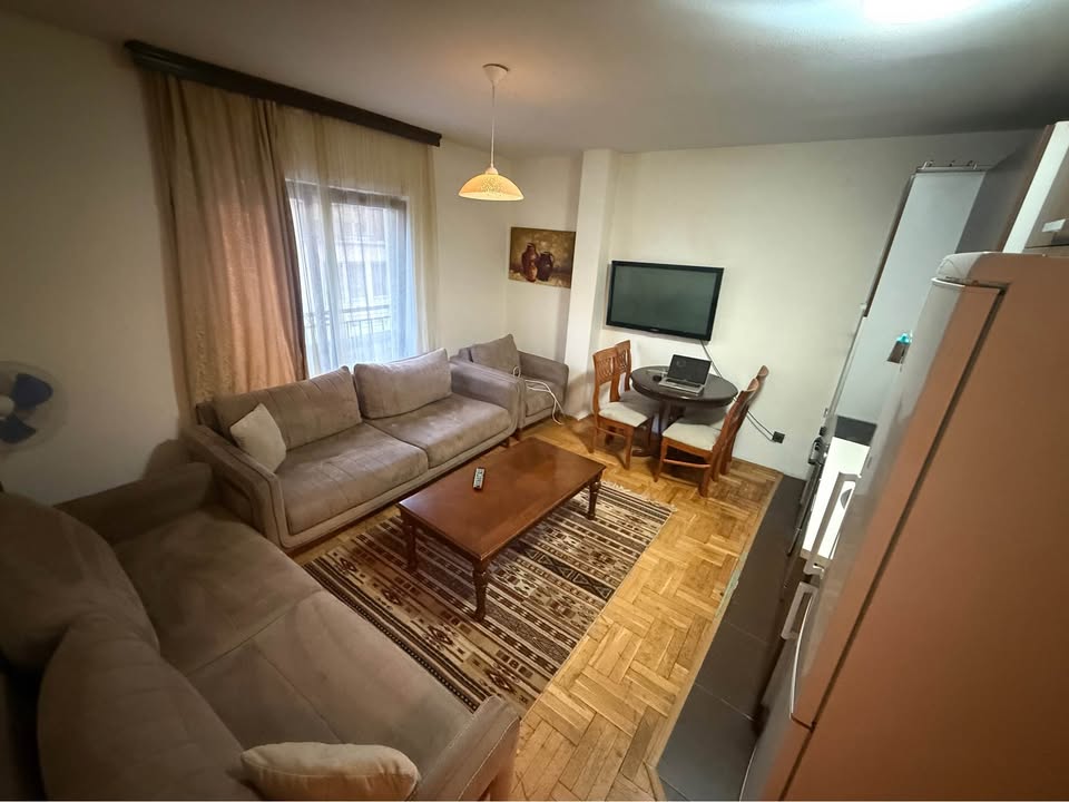 Banesë me qira 1+1 në Qendër banesë/apartment në Prishtinë