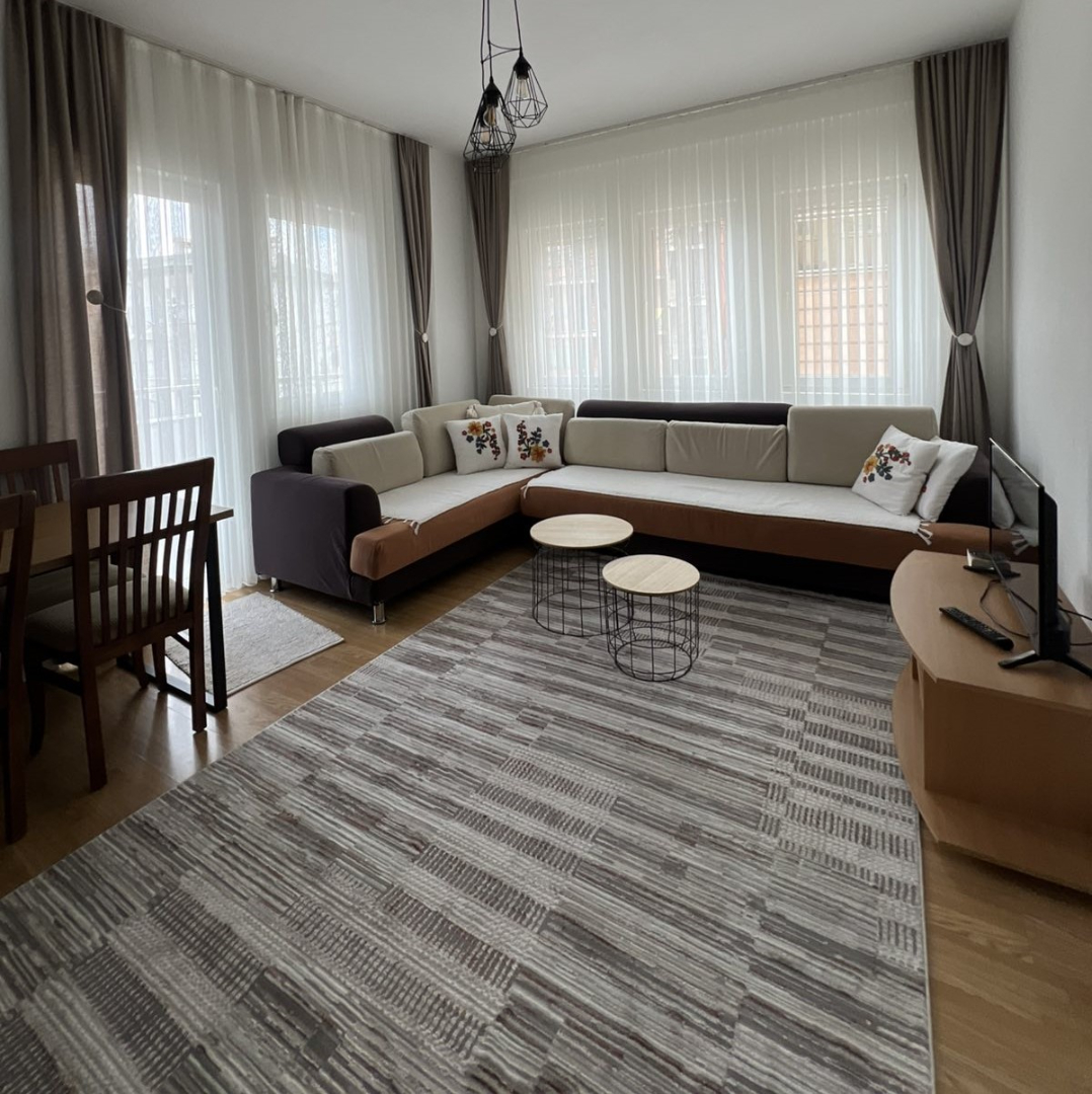Banesë me qira 2+1 në Qendër banesë/apartment në Prishtinë