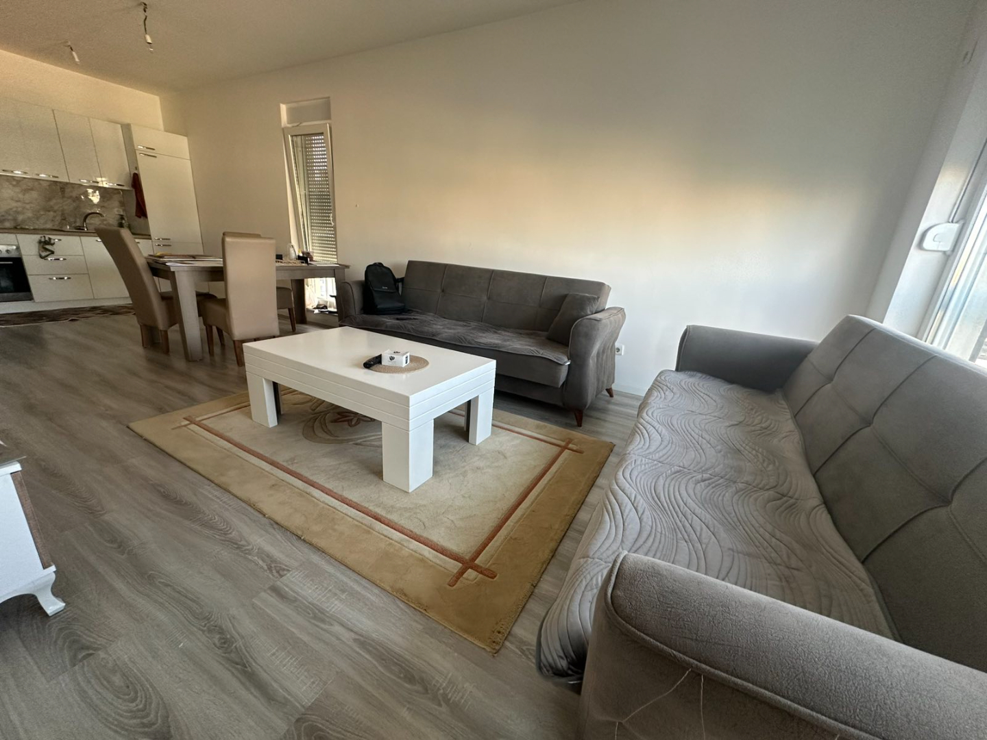 Banesë me qira 2+1 në Kalabri (Emshir) banesë/apartment në Prishtinë
