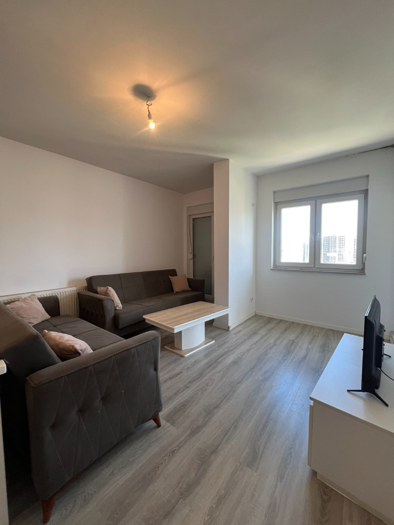 Banesë me qira 2+1 në Kalabri (Emshir) banesë/apartment në Prishtinë