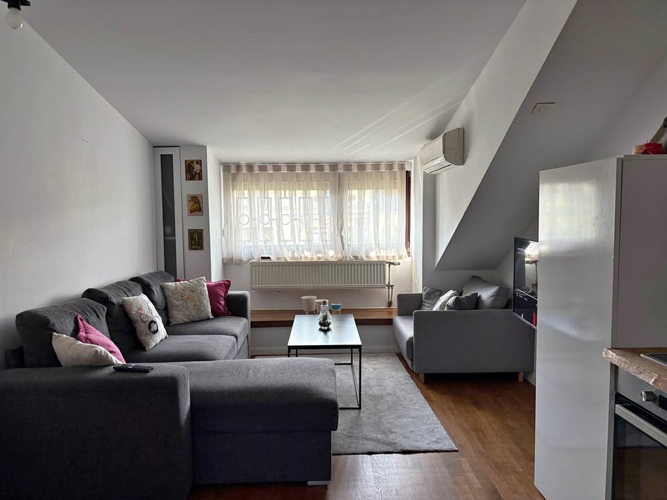 Banesë me qira 1+1 në Qendër banesë/apartment në Prishtinë