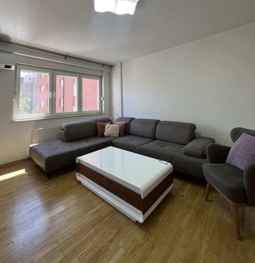 Banesë me qira 3+1 në Matin 1 banesë/apartment në Prishtinë
