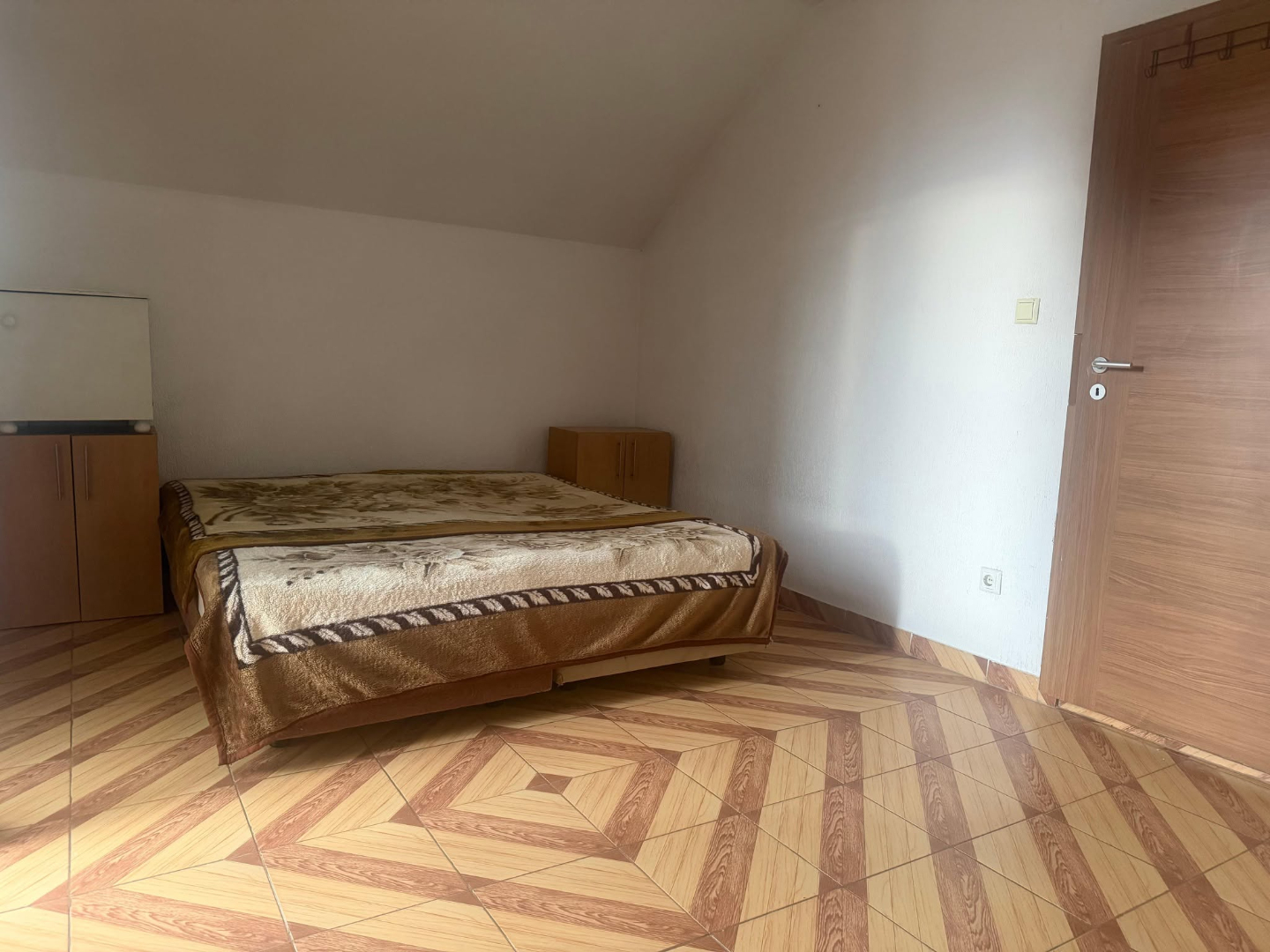 Banesë me qira 1+1 në Bregun e Diellit banesë/apartment në Bregu i Diellit