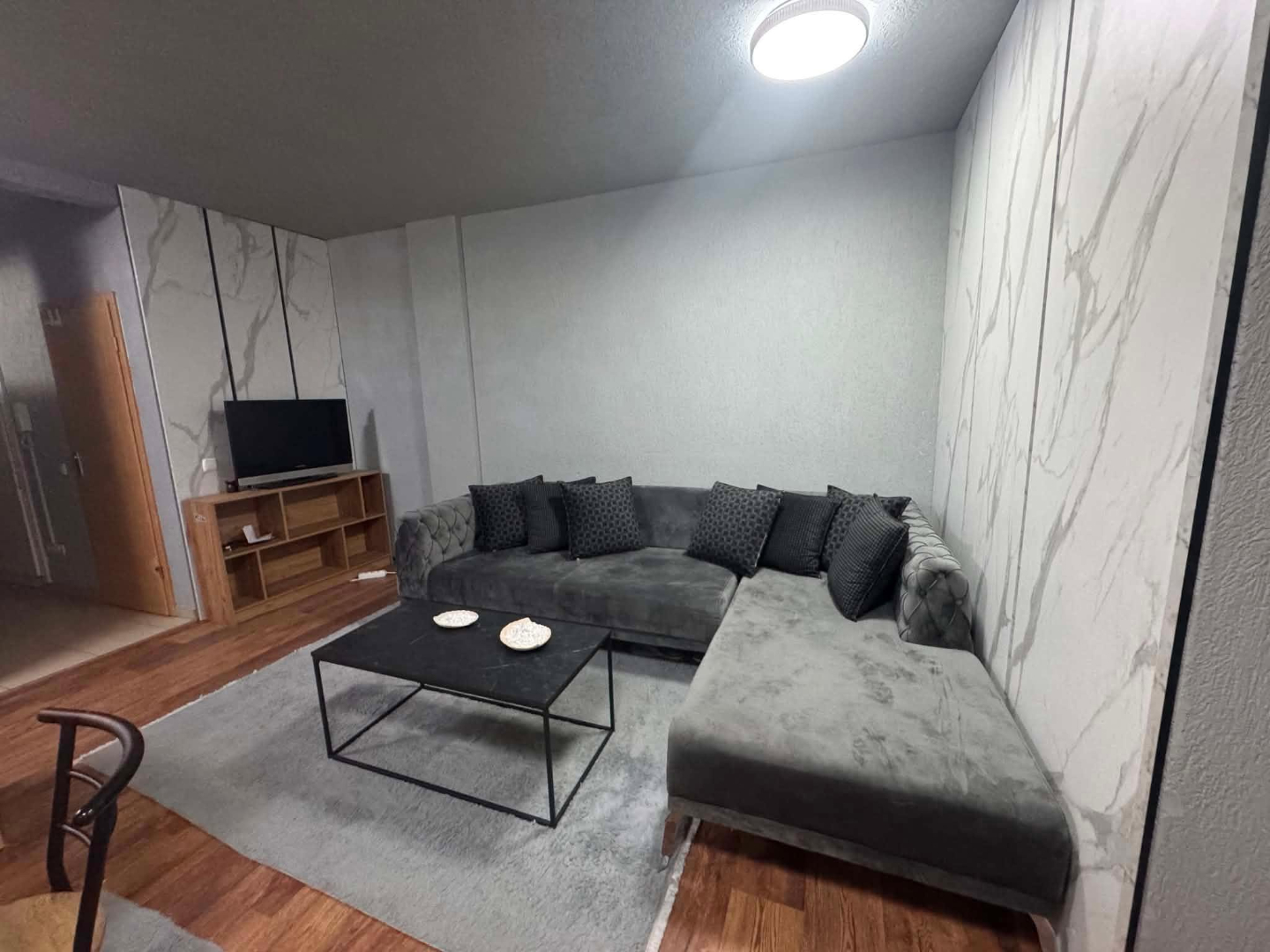 Banesë me qira 1+1 në Tophane banesë/apartment në Tophane