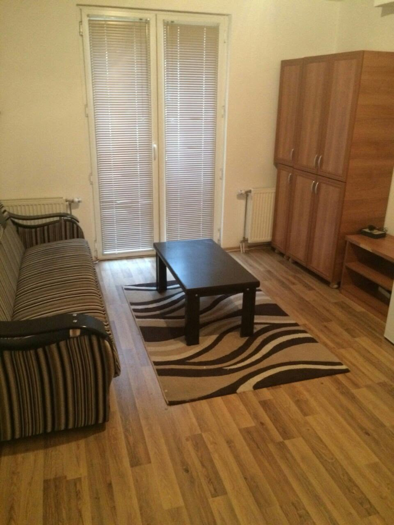 Banesë (Gasonjere) me qira në Qendër banesë/apartment në Prishtinë
